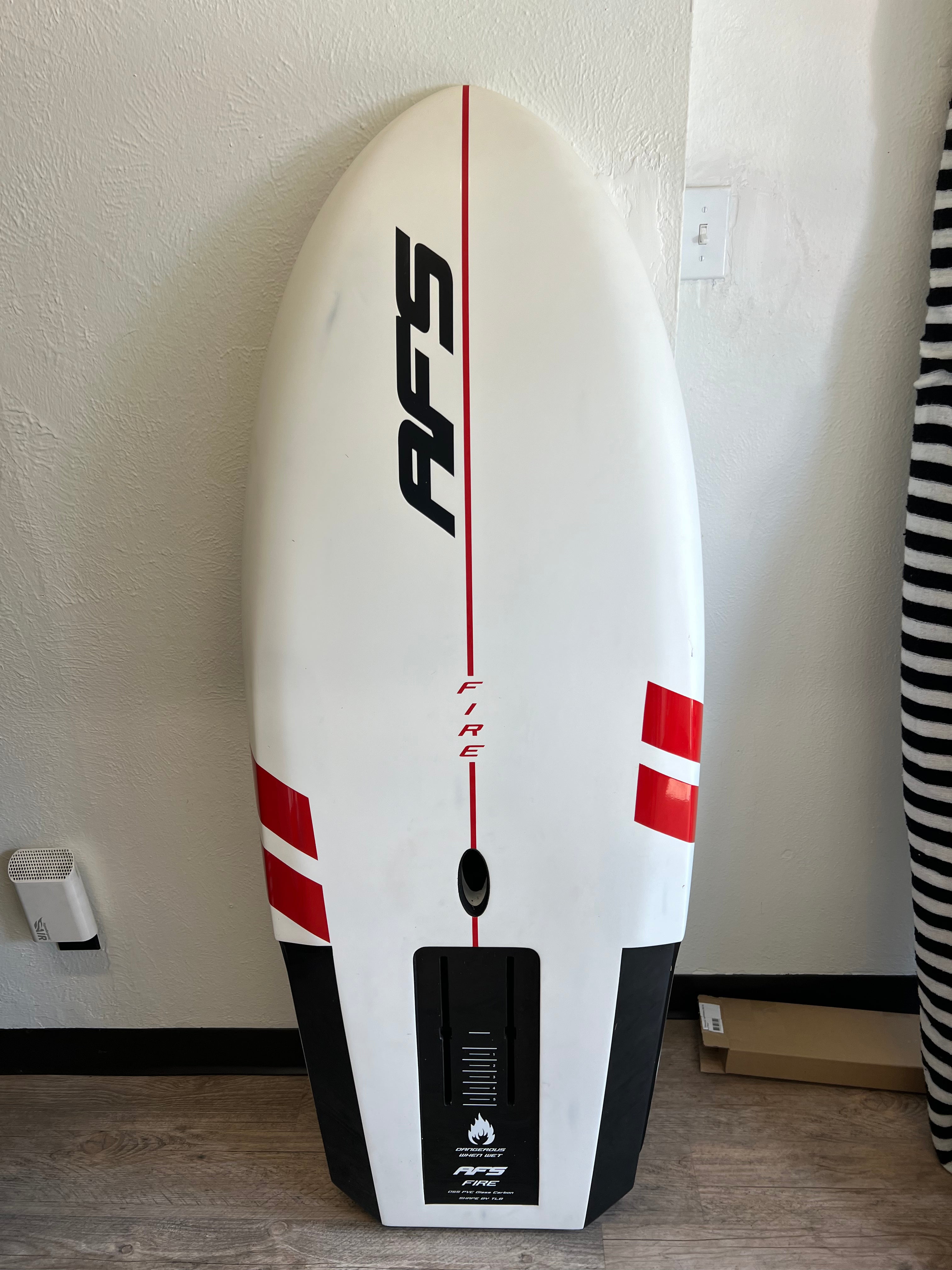 Demo AFS Fire V2 Wing Board 5'2 80L